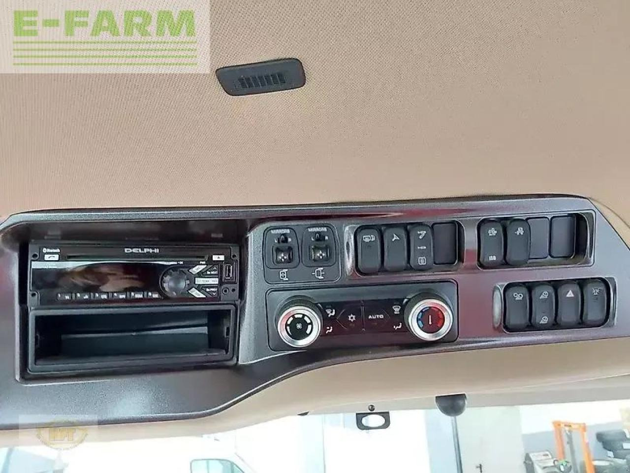 Farm tractor Case-IH magnum 380 cvx: picture 9