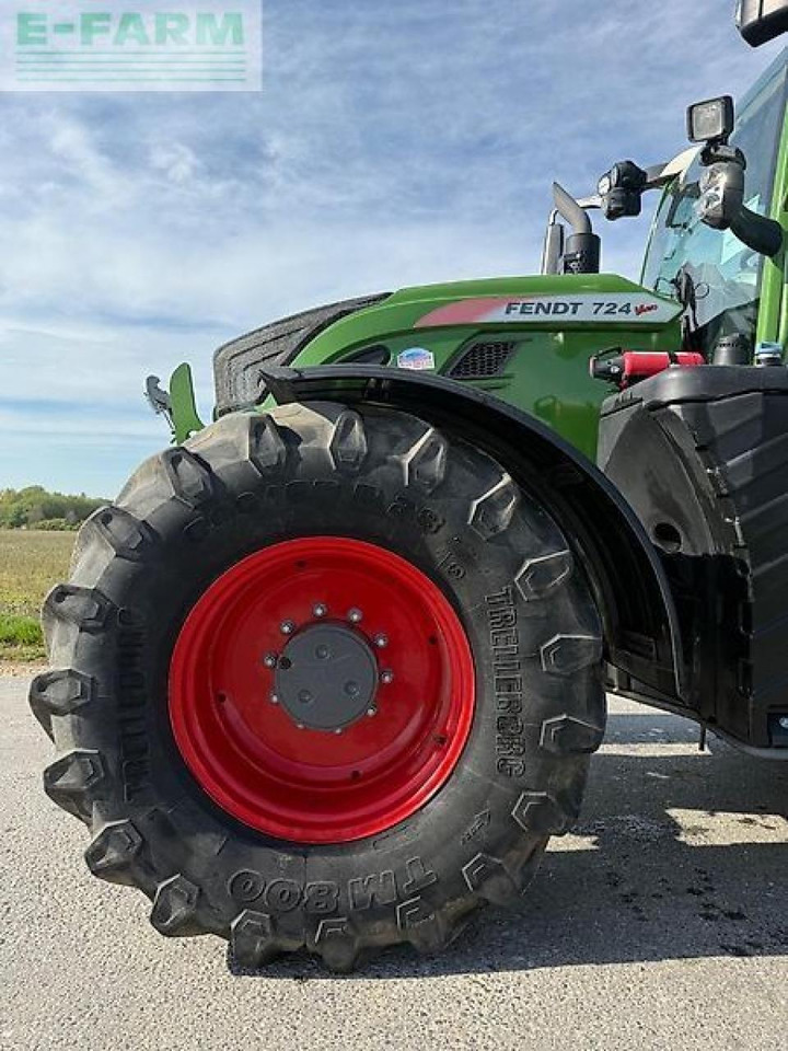 Farm tractor Fendt 724: picture 8