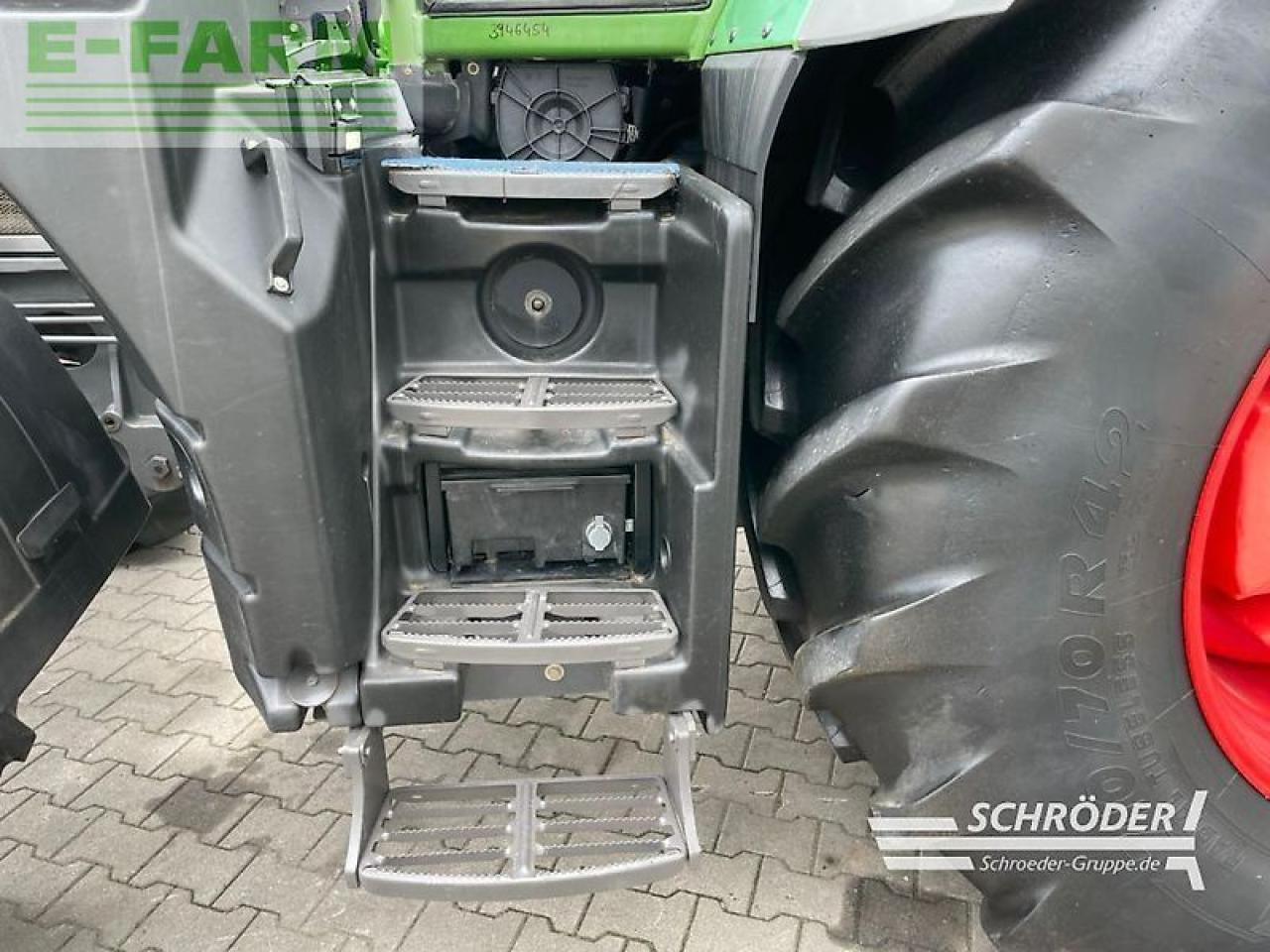 Farm tractor Fendt 824 vario s4 profi Profi: picture 17