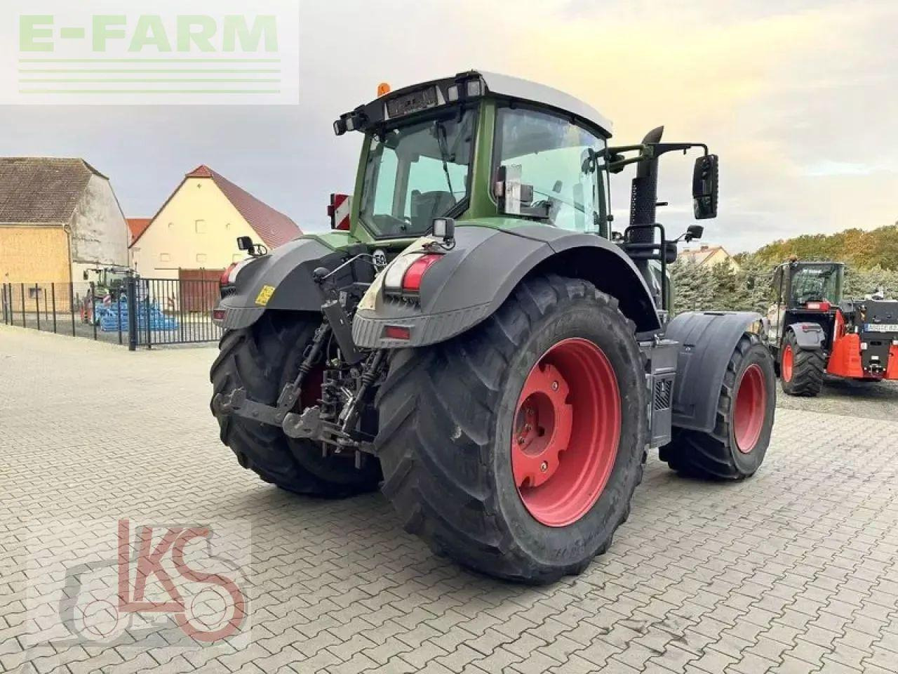 Fendt 826 s4 profi+ - Farm tractor: picture 3 Fendt 826 s4 profi+ - Farm tractor: picture 3