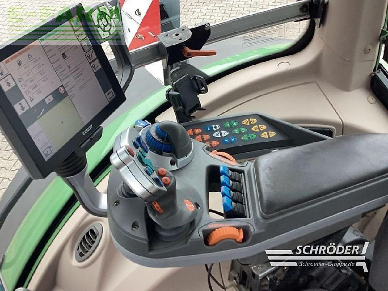 Farm tractor Fendt 828 vario s4 profi plus: picture 18