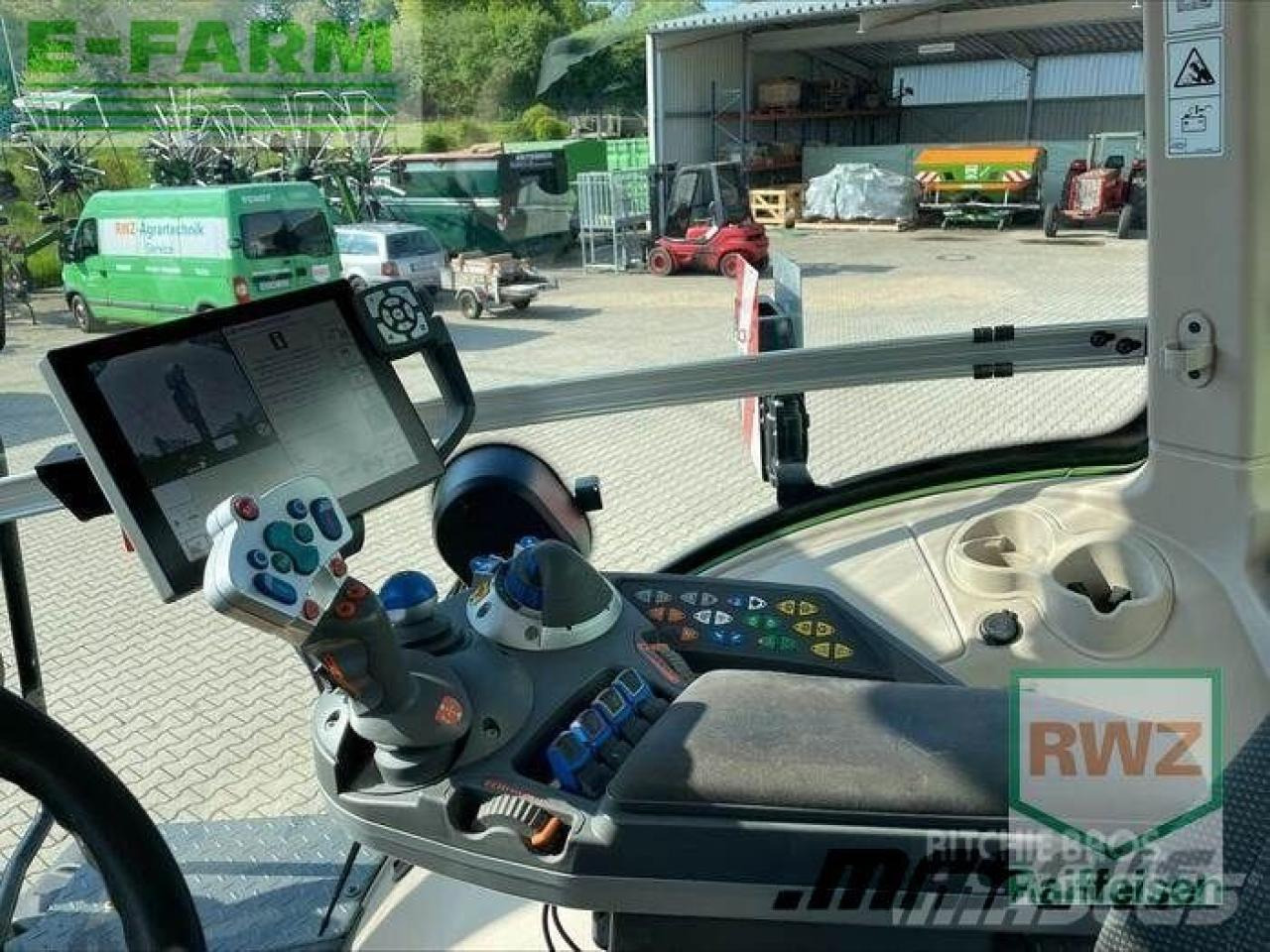 Farm tractor Fendt 933 vario: picture 9
