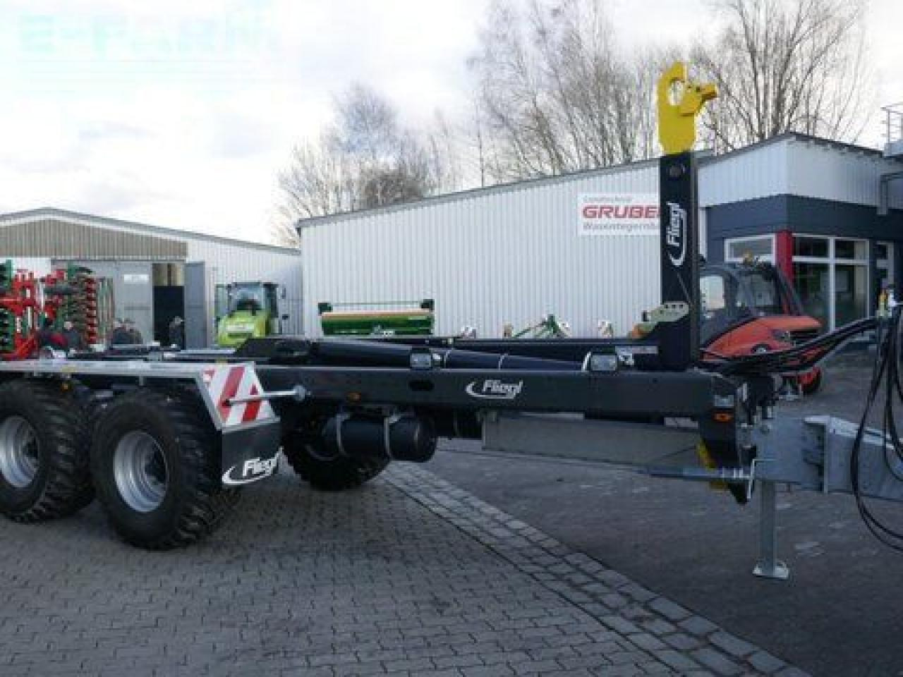 Fliegl hkl 22 - tandem abrollkipper - Roll-off/ Skip trailer: picture 3 Fliegl hkl 22 - tandem abrollkipper - Roll-off/ Skip trailer: picture 3