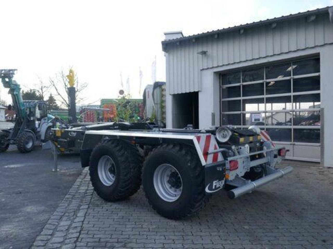 Fliegl hkl 22 - tandem abrollkipper - Roll-off/ Skip trailer: picture 5 Fliegl hkl 22 - tandem abrollkipper - Roll-off/ Skip trailer: picture 5