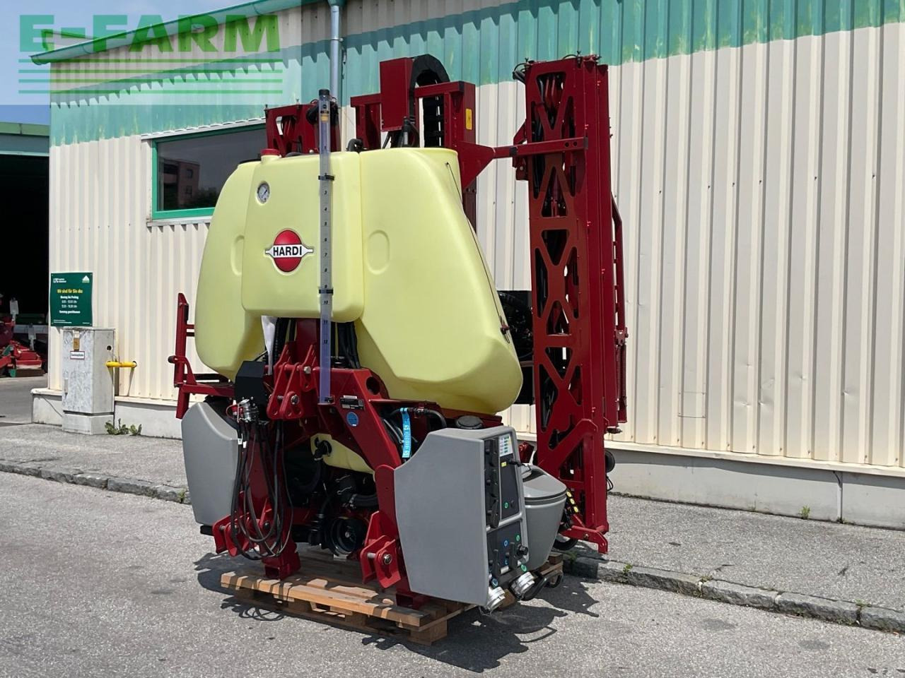 Hardi Mega 1200 - Trailed sprayer: picture 1 Hardi Mega 1200 - Trailed sprayer: picture 1