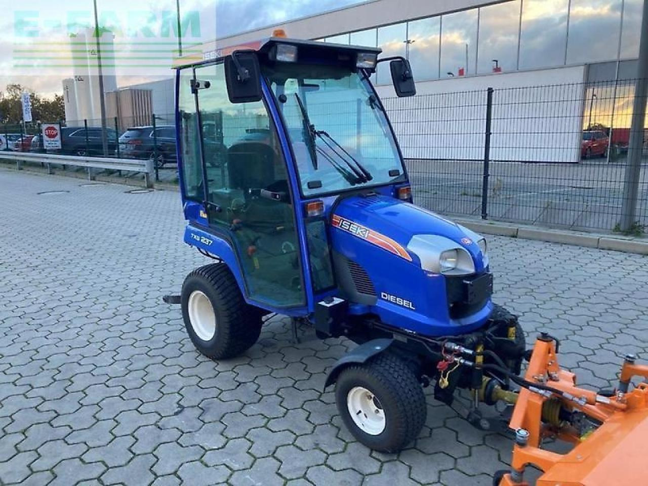 Iseki tgx 237 kehrmaschine, sichermäher - Farm tractor: picture 4 Iseki tgx 237 kehrmaschine, sichermäher - Farm tractor: picture 4