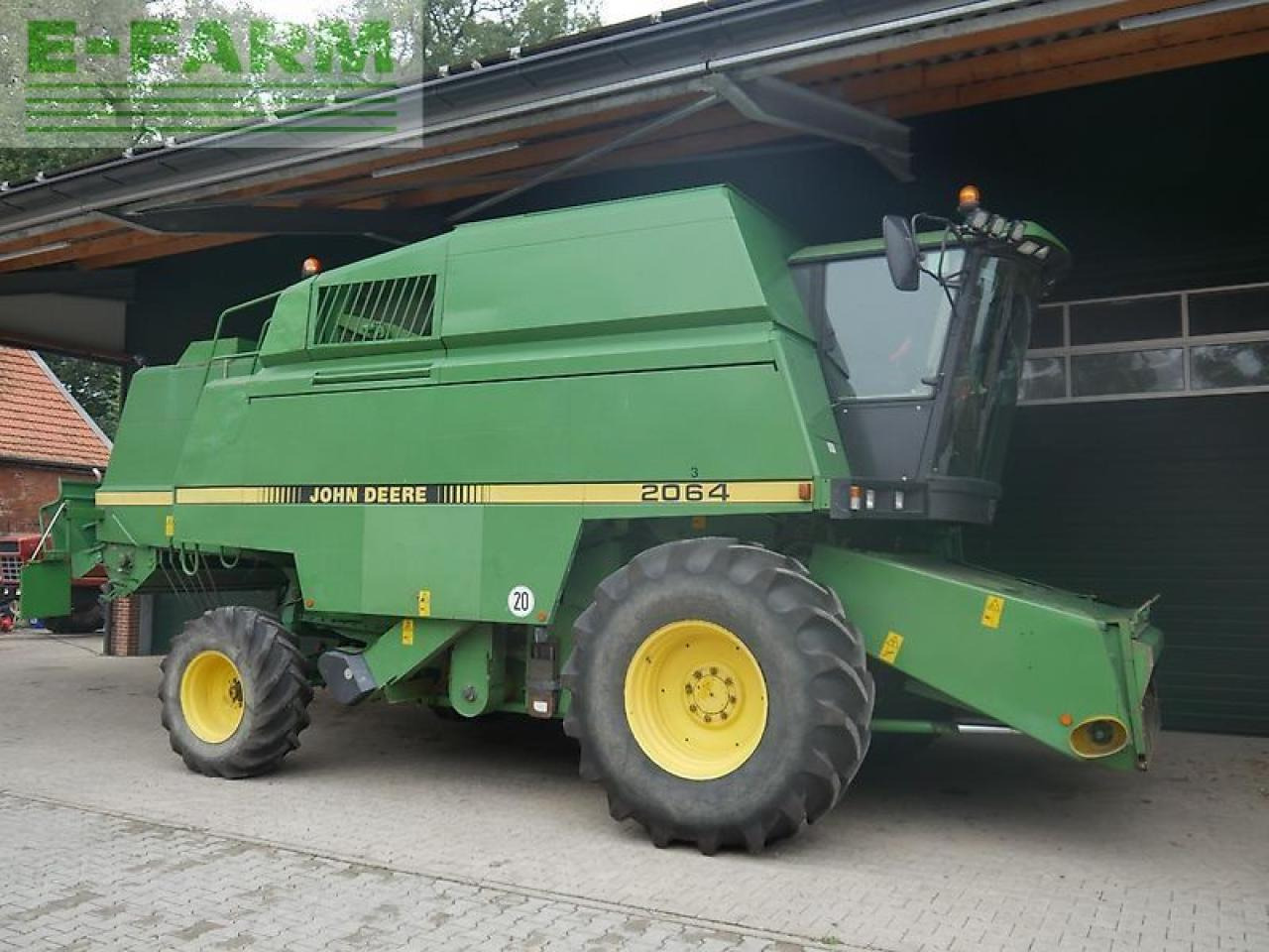 John Deere 2064 + 6m schneidwerk - Combine harvester: picture 1 John Deere 2064 + 6m schneidwerk - Combine harvester: picture 1