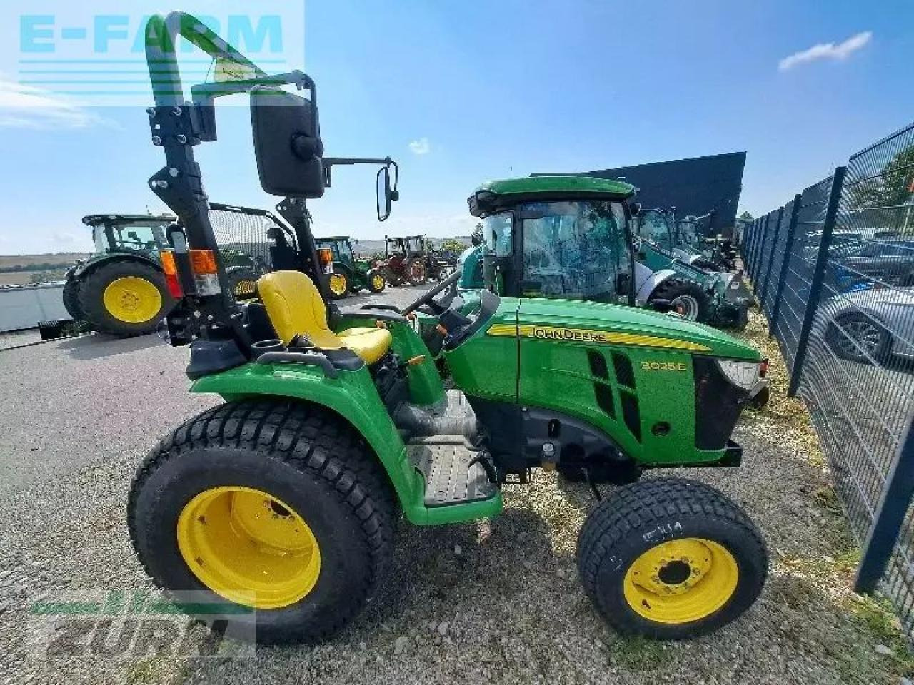 John Deere 3025e - Farm tractor: picture 1 John Deere 3025e - Farm tractor: picture 1
