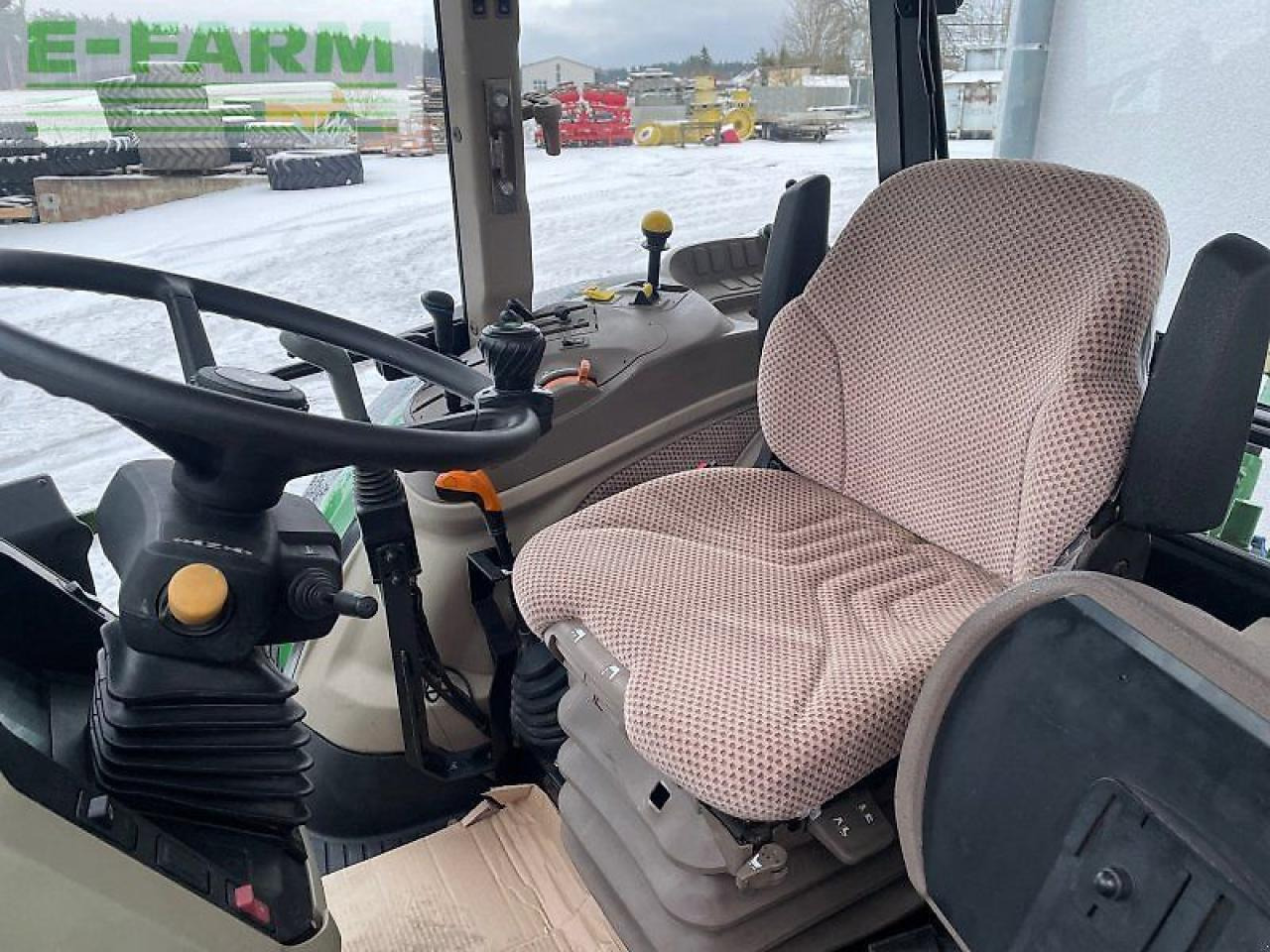 John Deere 5075 m - Farm tractor: picture 5 John Deere 5075 m - Farm tractor: picture 5