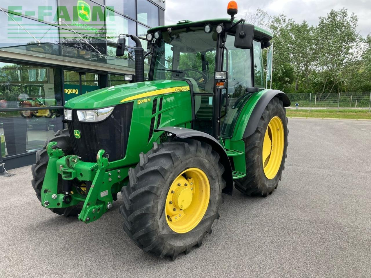 John Deere 5085M - Farm tractor: picture 1 John Deere 5085M - Farm tractor: picture 1