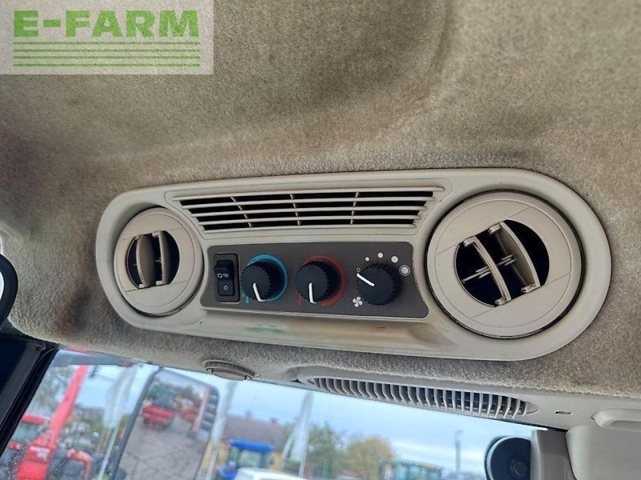 Farm tractor John Deere 5090m: picture 37