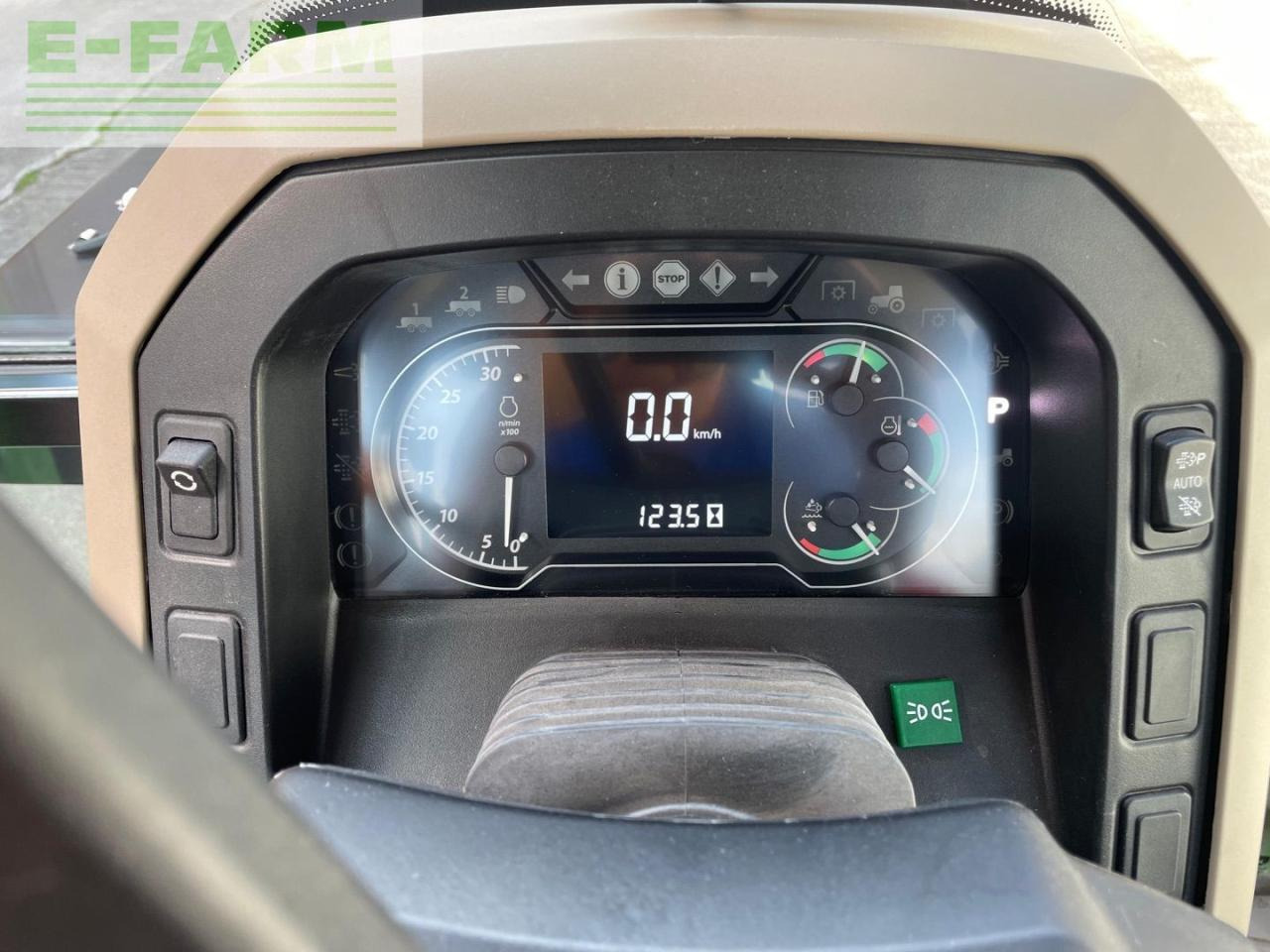 John Deere 5100M - Farm tractor: picture 3 John Deere 5100M - Farm tractor: picture 3