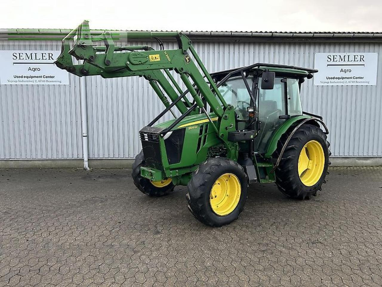 John Deere 5100m - Farm tractor: picture 1 John Deere 5100m - Farm tractor: picture 1