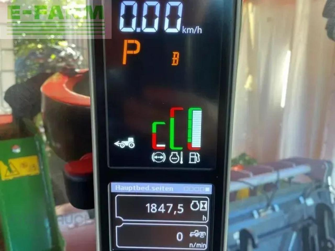 Farm tractor John Deere 5100r: picture 8