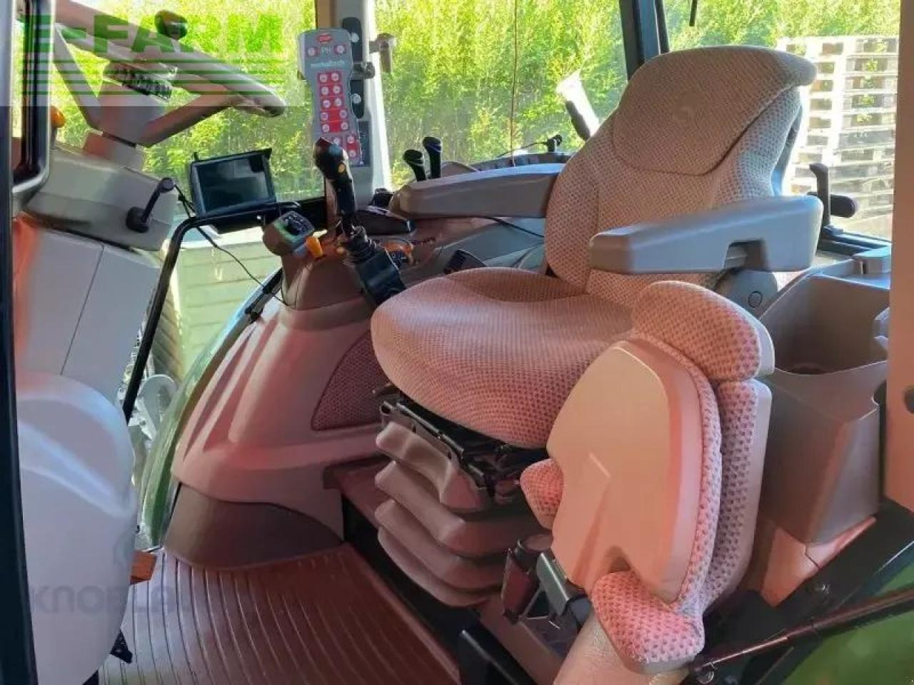 Farm tractor John Deere 5100r: picture 6 Farm tractor John Deere 5100r: picture 6