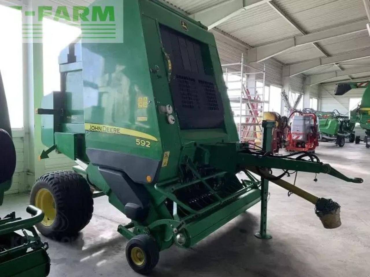 John Deere 592 maxi cut - Square baler: picture 1 John Deere 592 maxi cut - Square baler: picture 1