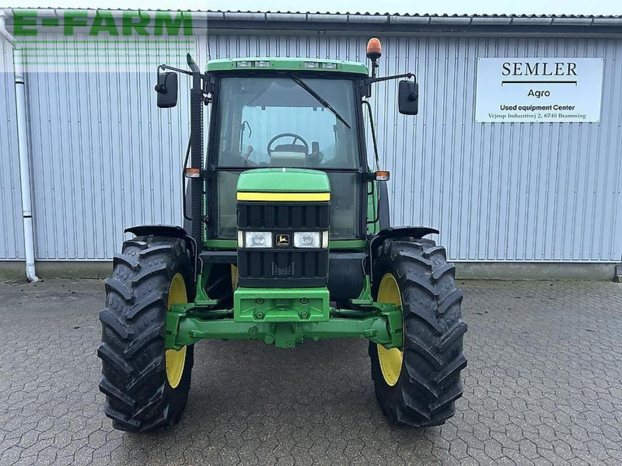 Farm tractor John Deere 6110: picture 9