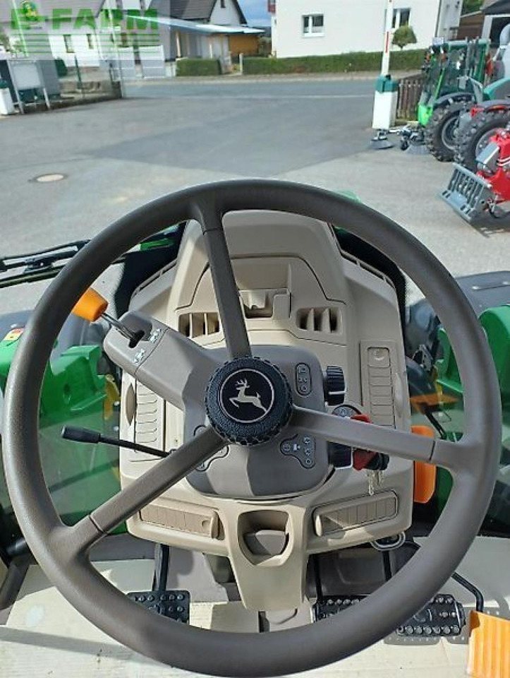 Farm tractor John Deere 6110m: picture 8 Farm tractor John Deere 6110m: picture 8