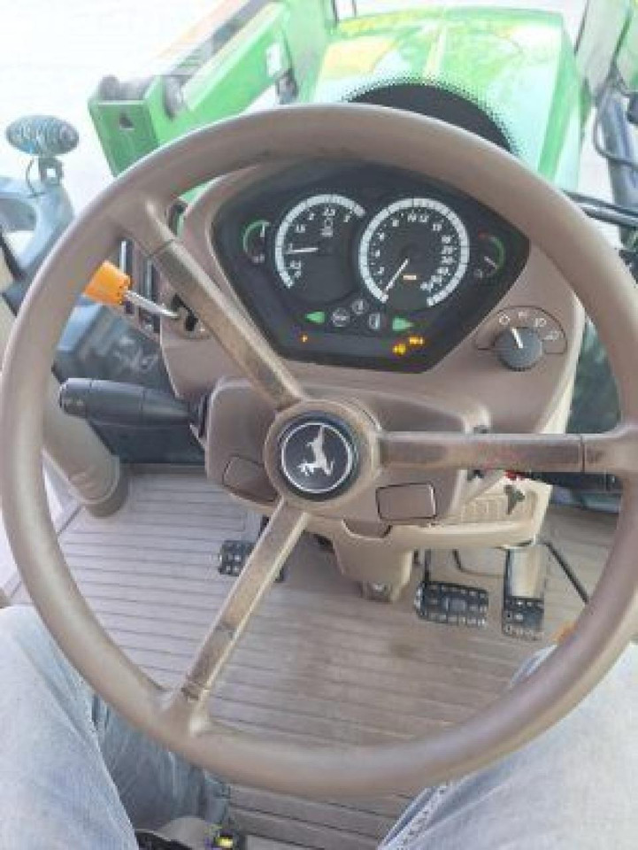 John Deere 6115R - Farm tractor: picture 4 John Deere 6115R - Farm tractor: picture 4