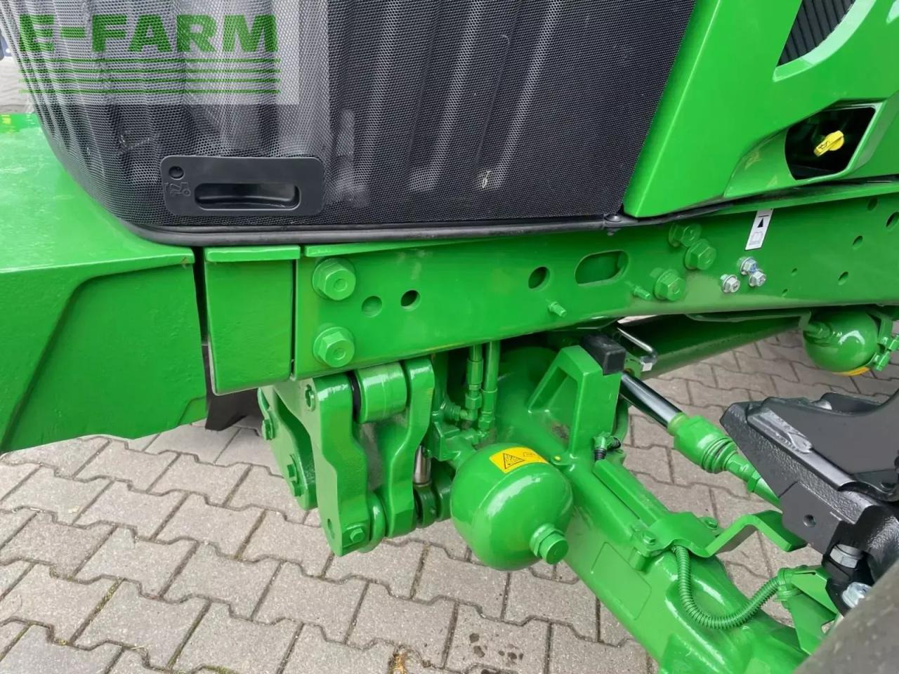 John Deere 6120m - Farm tractor: picture 5 John Deere 6120m - Farm tractor: picture 5