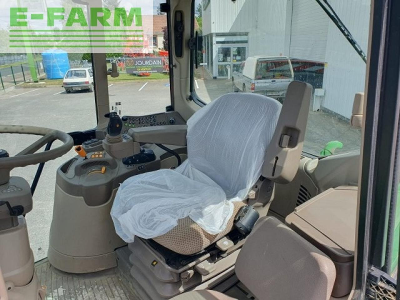 John Deere 6120m - Farm tractor: picture 5 John Deere 6120m - Farm tractor: picture 5