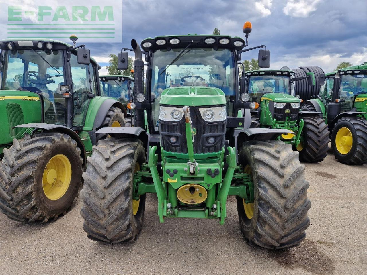 John Deere 6125R - Farm tractor: picture 2 John Deere 6125R - Farm tractor: picture 2
