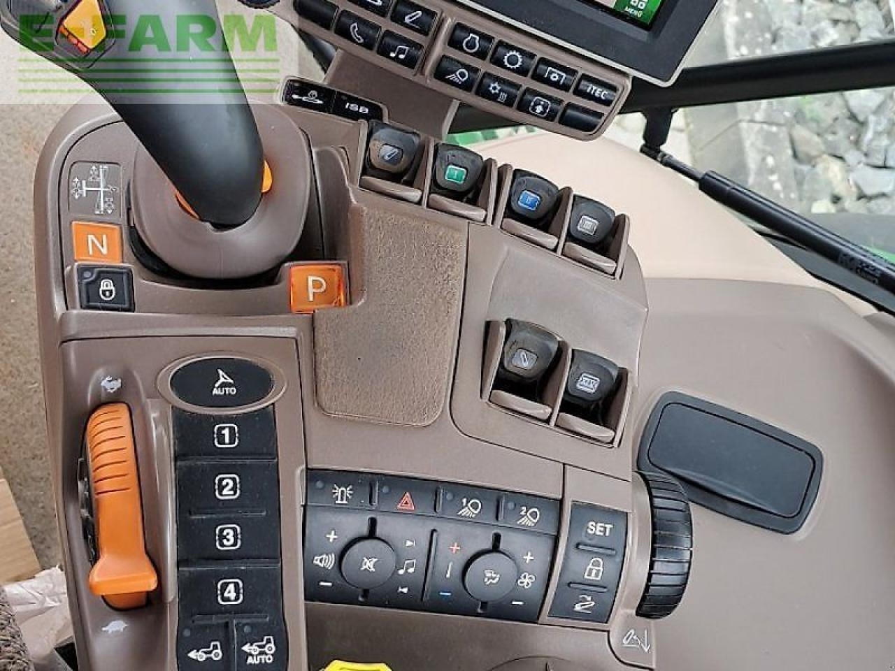 John Deere 6145r - Farm tractor: picture 2 John Deere 6145r - Farm tractor: picture 2