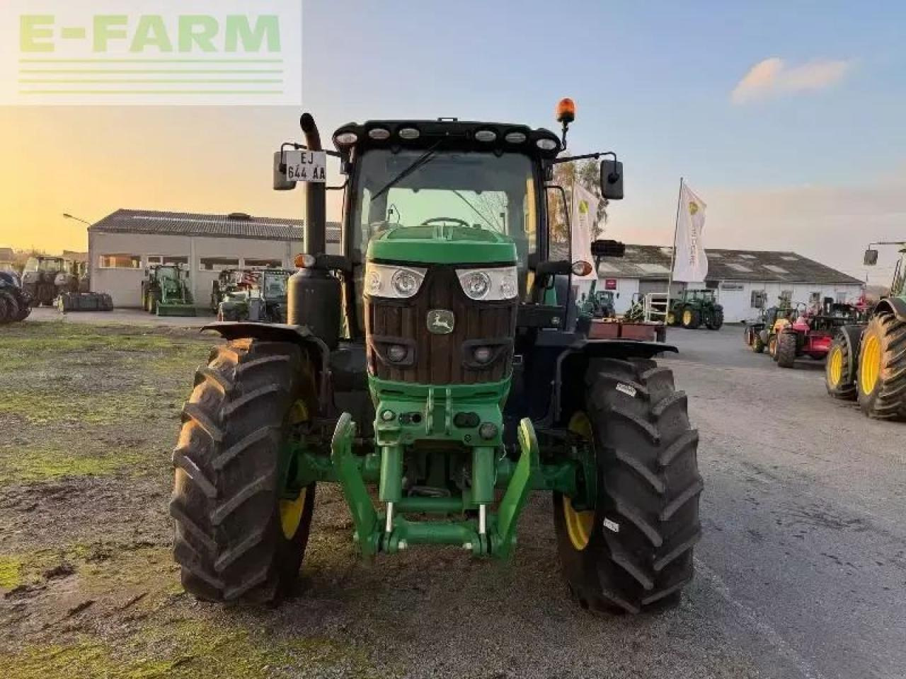 John Deere 6155r - Farm tractor: picture 2 John Deere 6155r - Farm tractor: picture 2