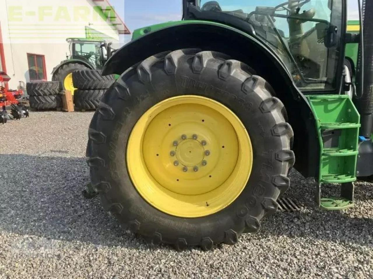 Farm tractor John Deere 6170 r: picture 6
