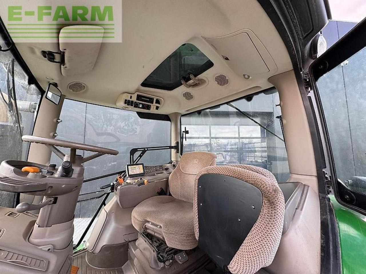 John Deere 6210r - Farm tractor: picture 4 John Deere 6210r - Farm tractor: picture 4