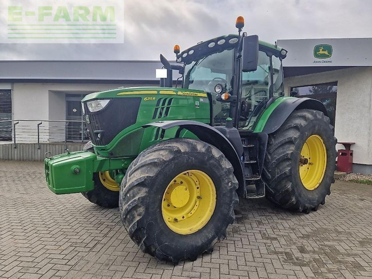 John Deere 6215r - Farm tractor: picture 1 John Deere 6215r - Farm tractor: picture 1