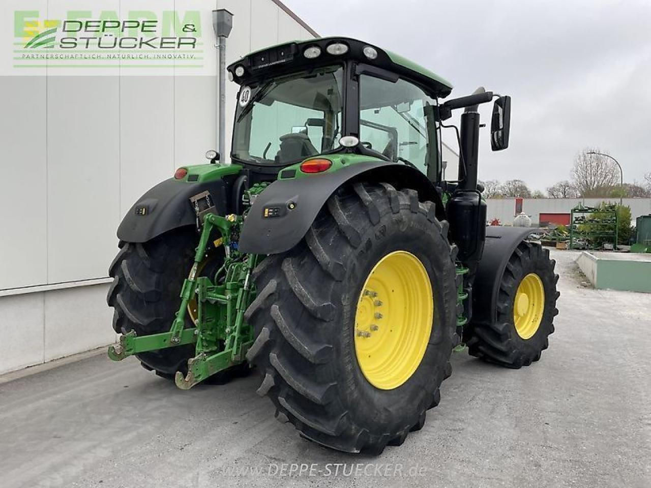 John Deere 6215r - Farm tractor: picture 2 John Deere 6215r - Farm tractor: picture 2