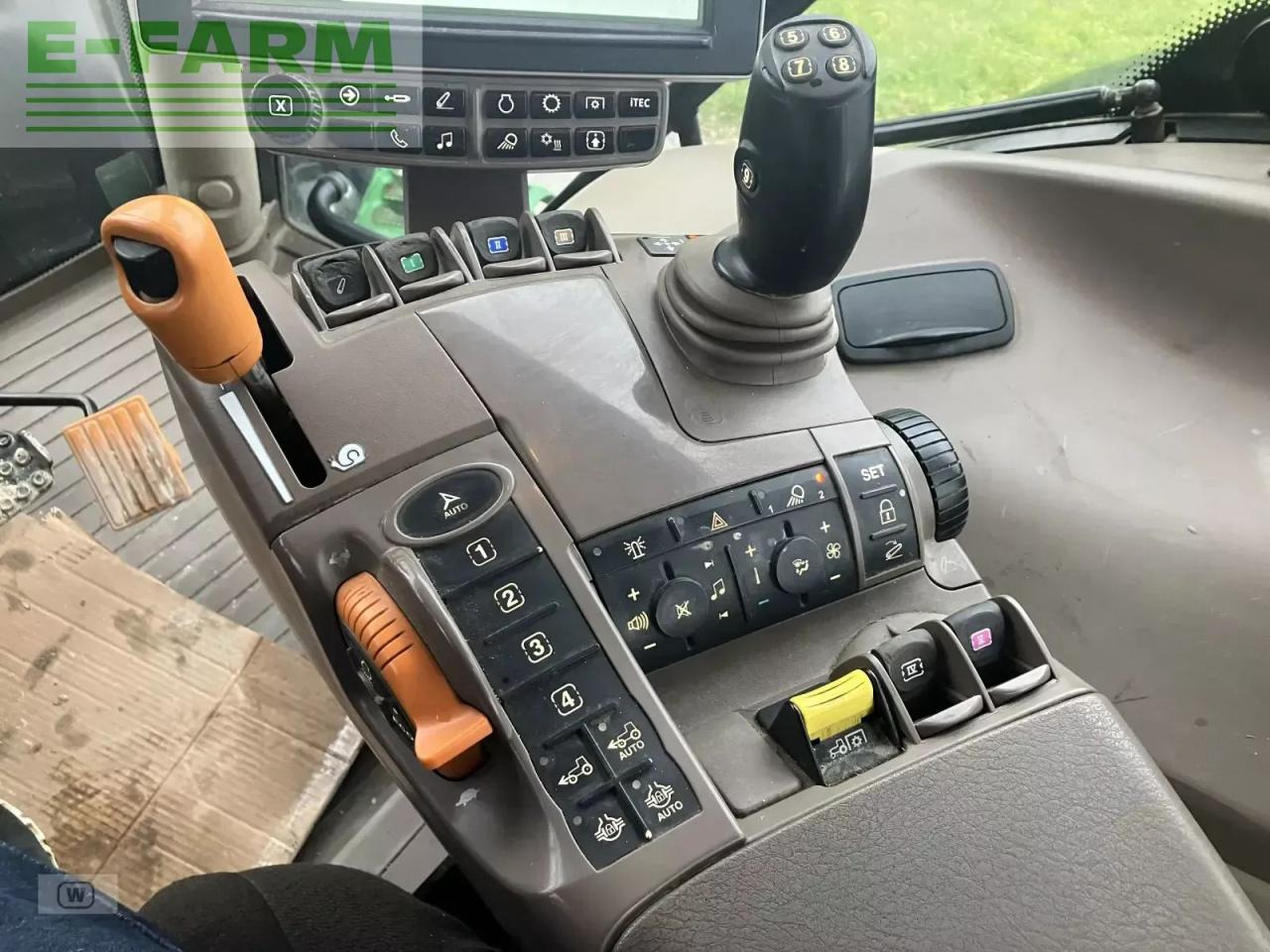 Farm tractor John Deere 6215r: picture 24 Farm tractor John Deere 6215r: picture 24