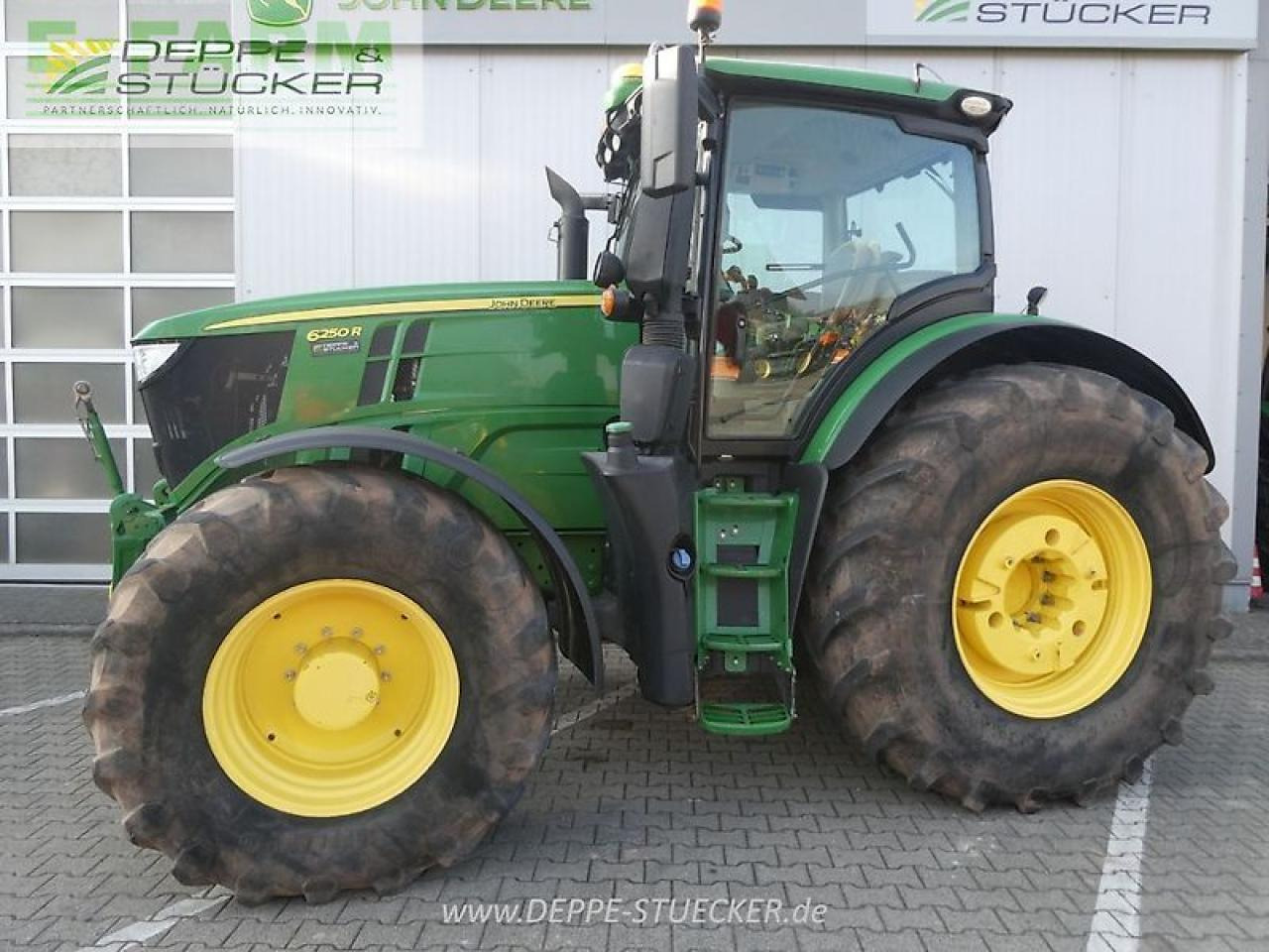 John Deere 6250r - Farm tractor: picture 2 John Deere 6250r - Farm tractor: picture 2