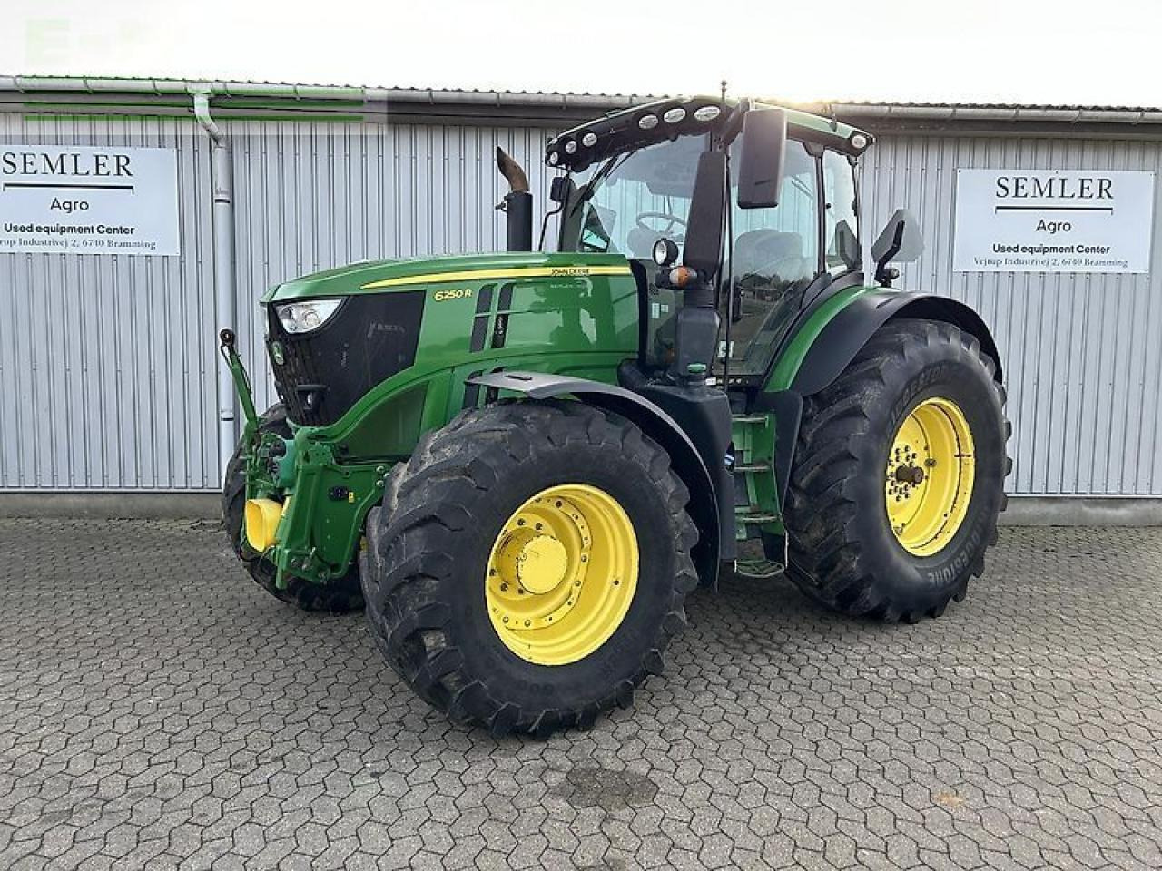 John Deere 6250r - Farm tractor: picture 1 John Deere 6250r - Farm tractor: picture 1