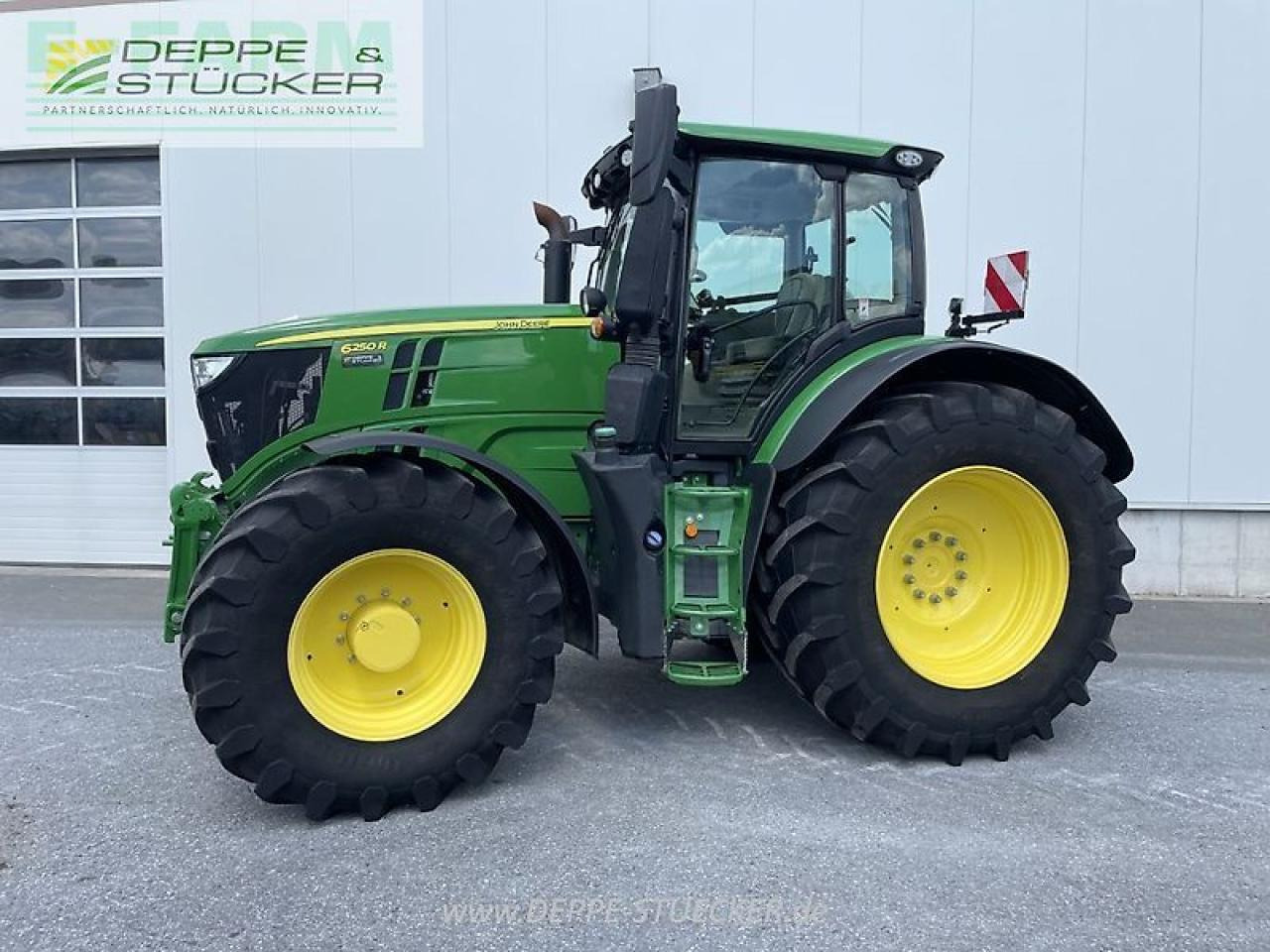 Farm tractor John Deere 6250r: picture 12