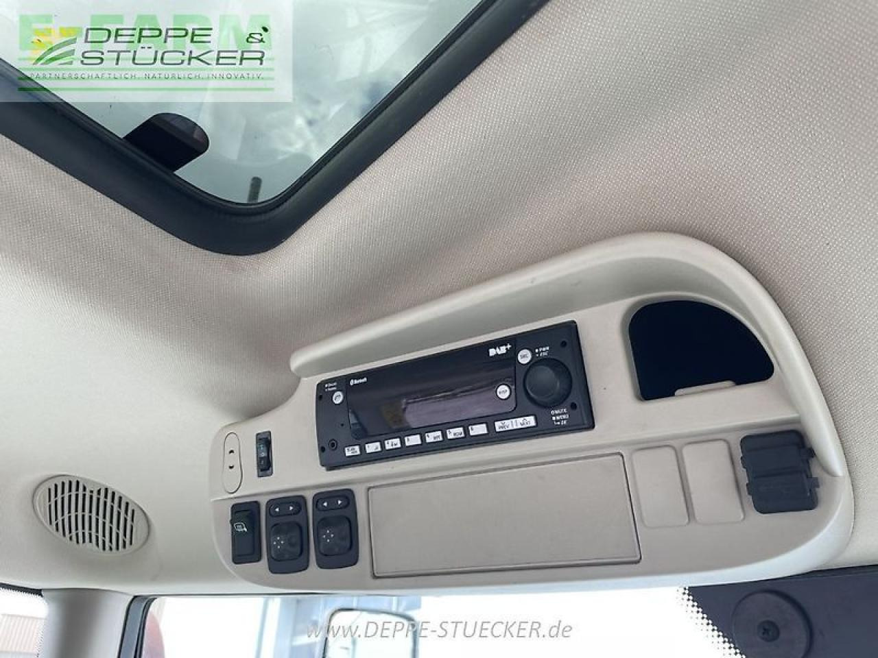 Farm tractor John Deere 6250r: picture 7