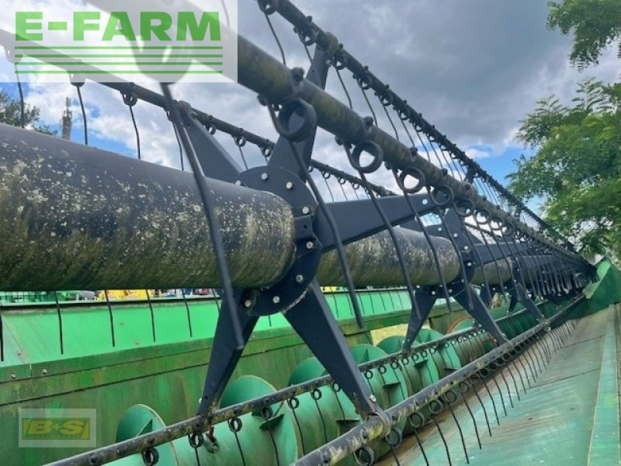 John Deere 635r inkl. rapsvorsatz und wagen - Grain header: picture 4 John Deere 635r inkl. rapsvorsatz und wagen - Grain header: picture 4