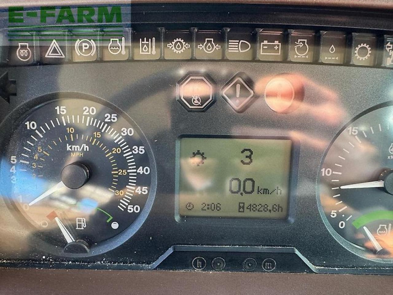 Farm tractor John Deere 6620: picture 10