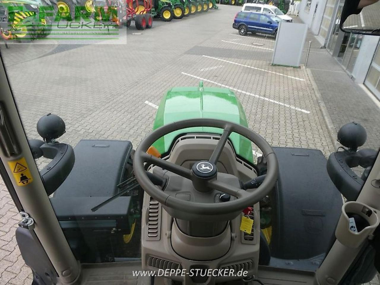 John Deere 6r 110 - Farm tractor: picture 4 John Deere 6r 110 - Farm tractor: picture 4