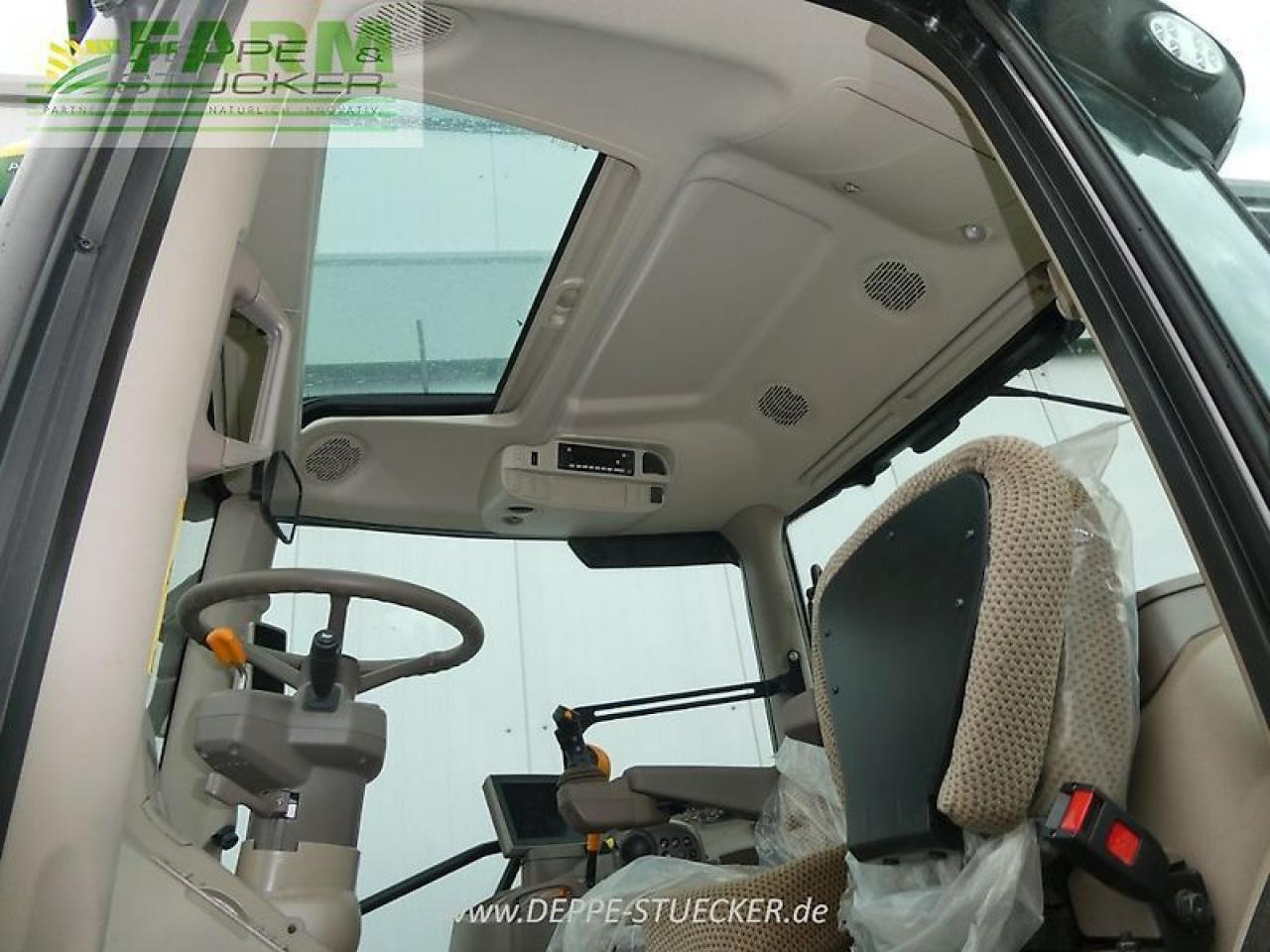 John Deere 6r 110 - Farm tractor: picture 2 John Deere 6r 110 - Farm tractor: picture 2