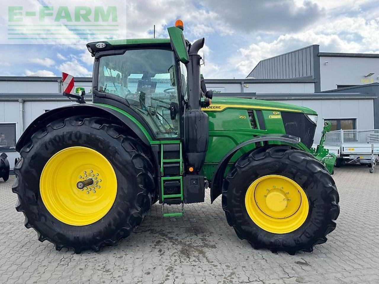 John Deere 6r 250 - Farm tractor: picture 2 John Deere 6r 250 - Farm tractor: picture 2