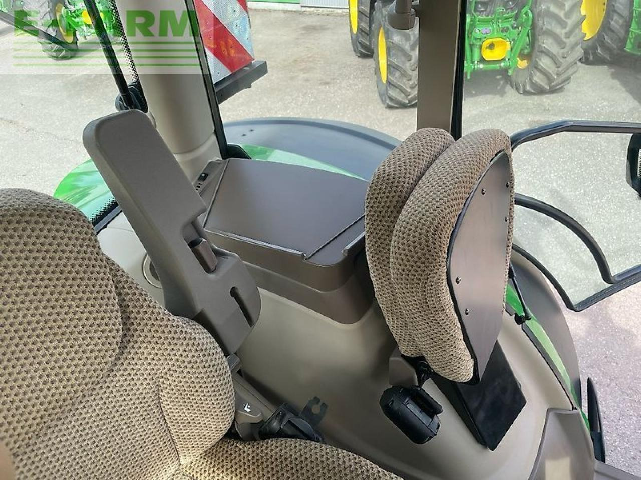 John Deere 6r215 / 6r 215 - Farm tractor: picture 5 John Deere 6r215 / 6r 215 - Farm tractor: picture 5