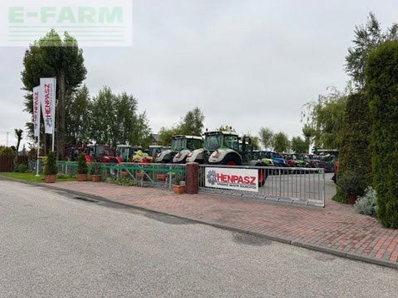 Farm tractor John Deere 7230r: picture 14
