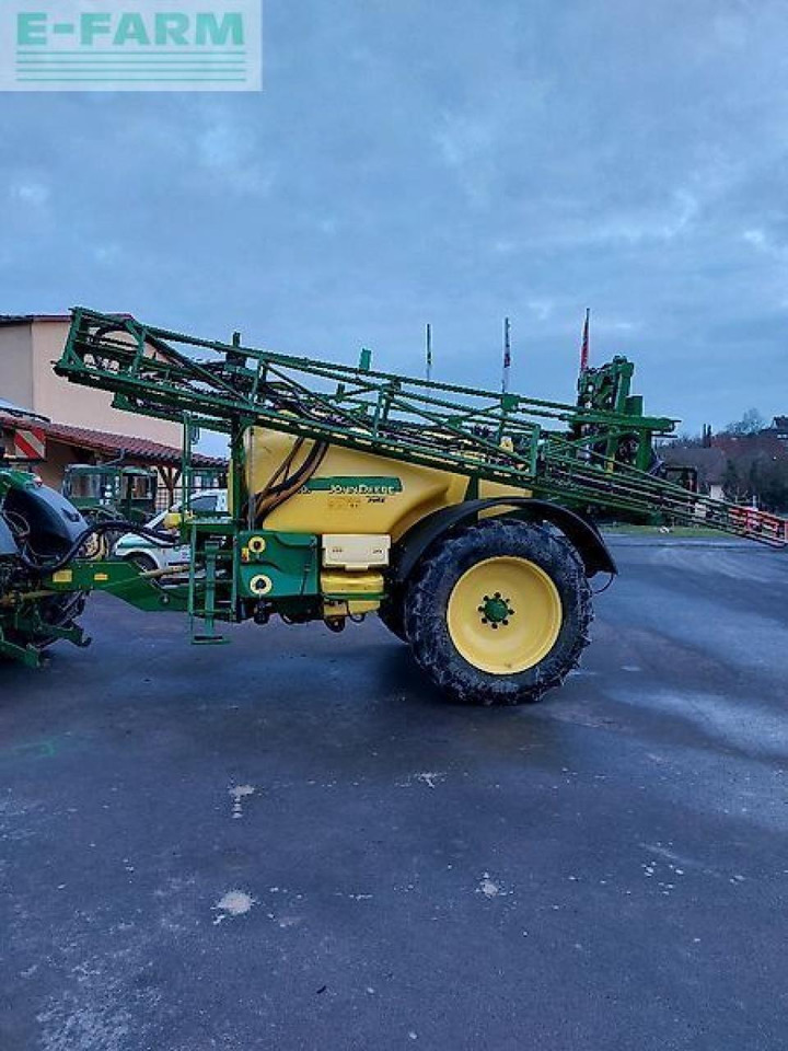 John Deere 740i - Trailed sprayer: picture 2 John Deere 740i - Trailed sprayer: picture 2