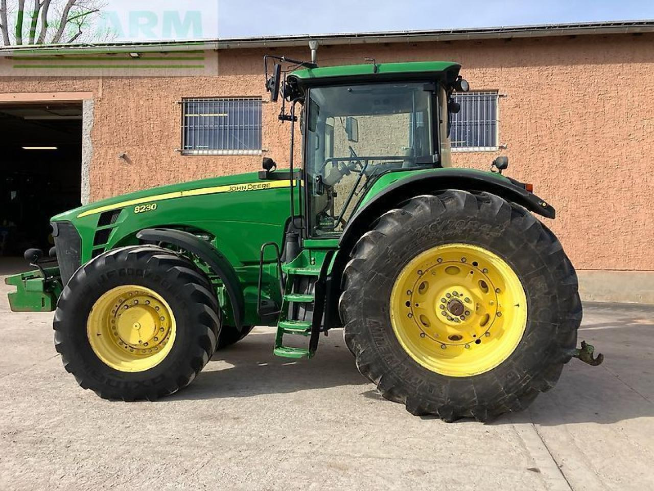 John Deere 8230 ils, powr shift - Farm tractor: picture 5 John Deere 8230 ils, powr shift - Farm tractor: picture 5