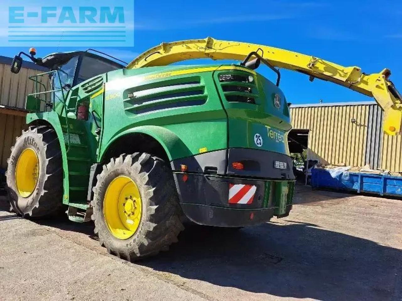 John Deere 8300 - Forage harvester: picture 1 John Deere 8300 - Forage harvester: picture 1