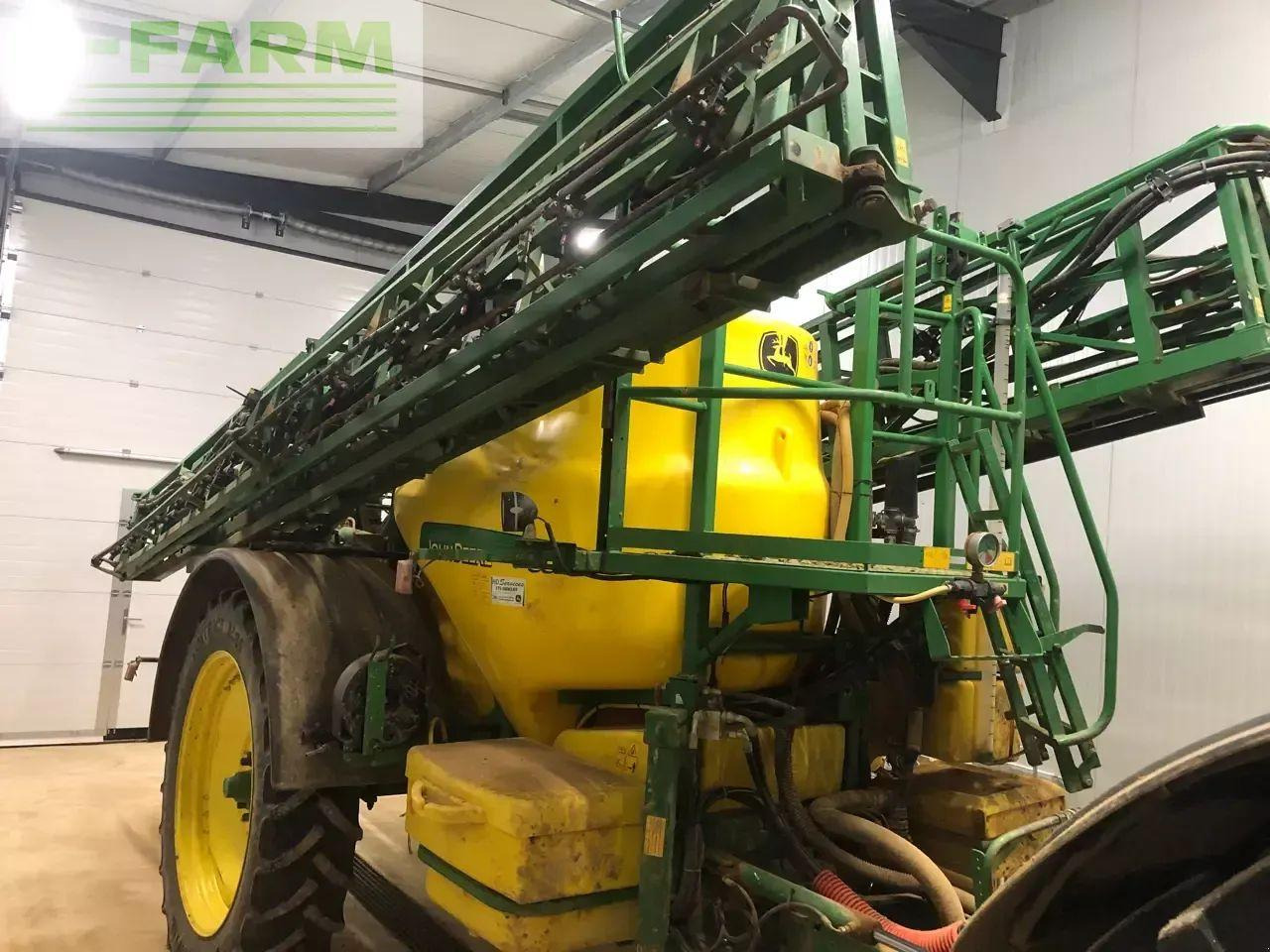 John Deere 832 - Trailed sprayer: picture 1 John Deere 832 - Trailed sprayer: picture 1