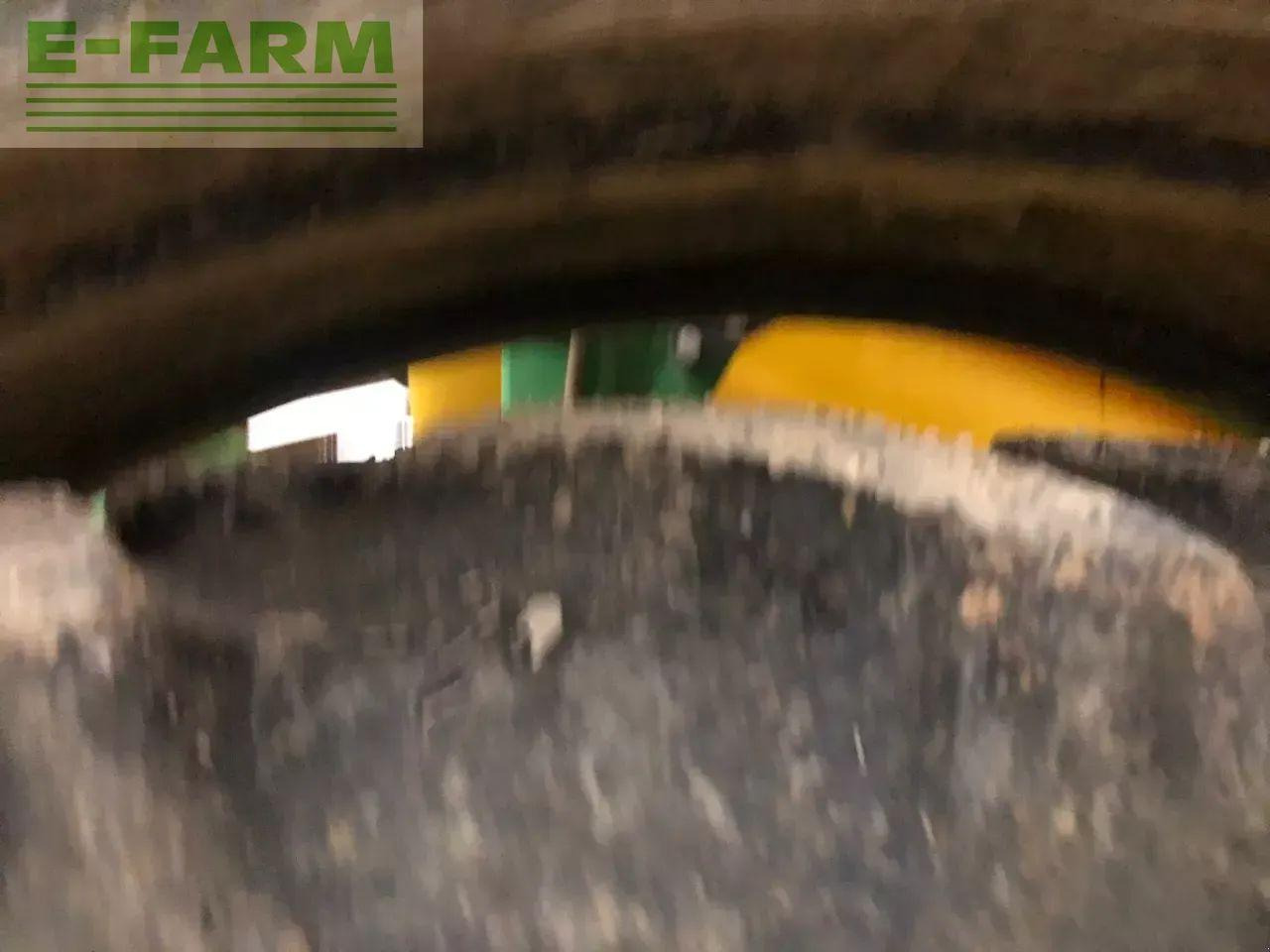 John Deere 832 - Trailed sprayer: picture 5 John Deere 832 - Trailed sprayer: picture 5