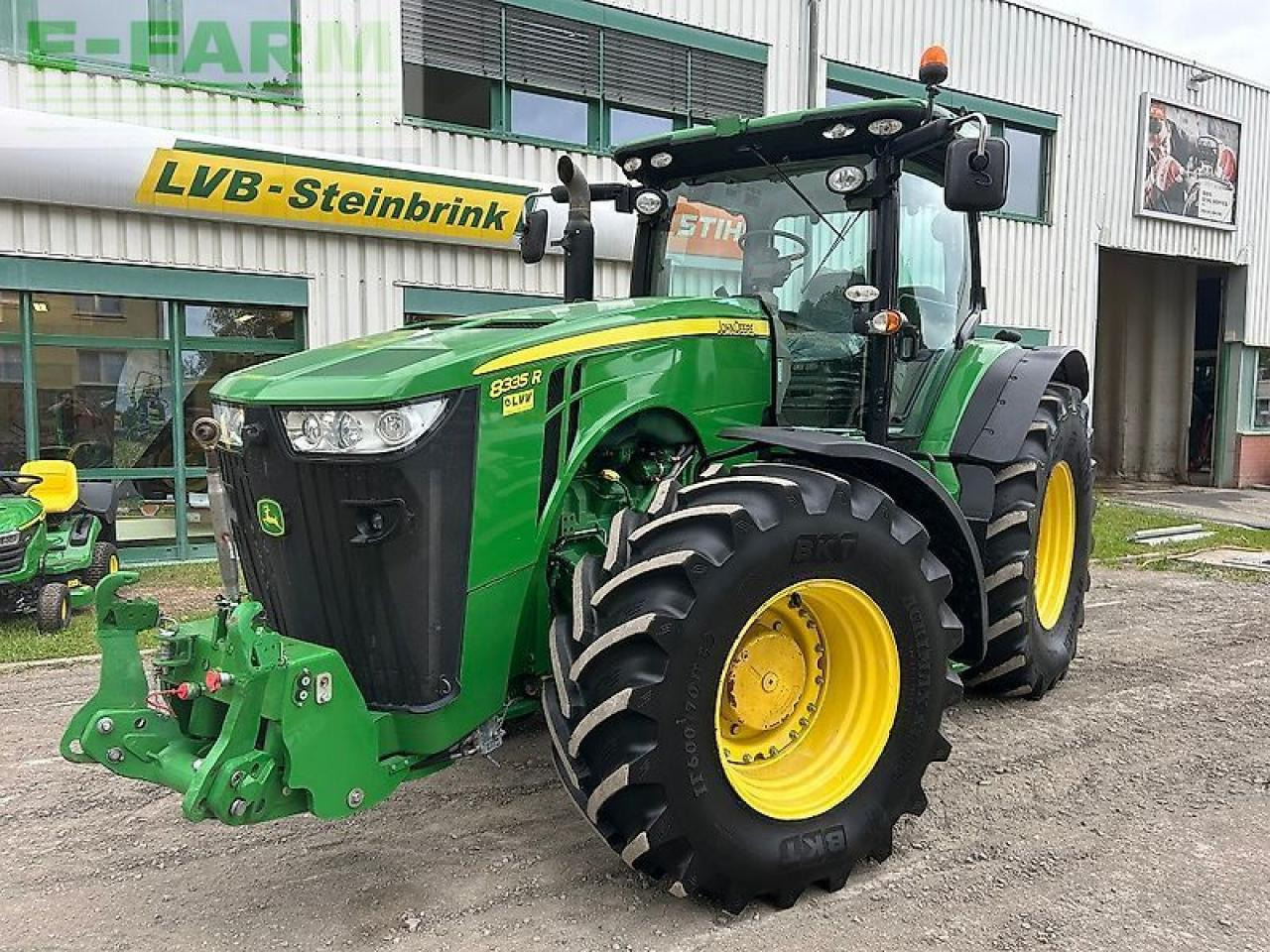 John Deere 8335 r - Farm tractor: picture 1 John Deere 8335 r - Farm tractor: picture 1